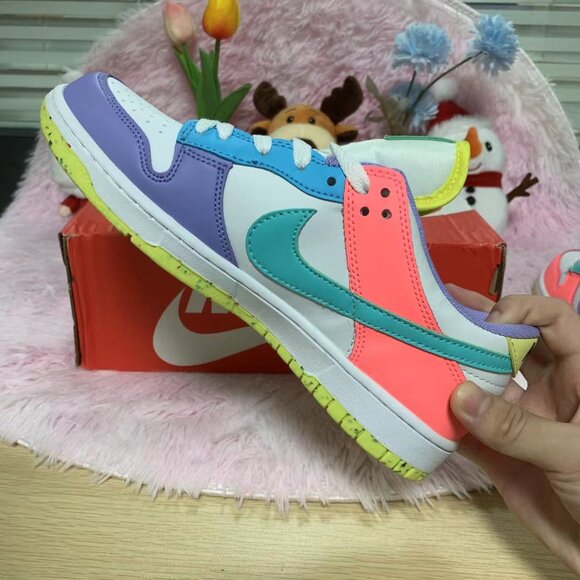 Fashion Dunk Low Triple Pink Shoes - Women's Size 8.5 - Picture 6 of 8